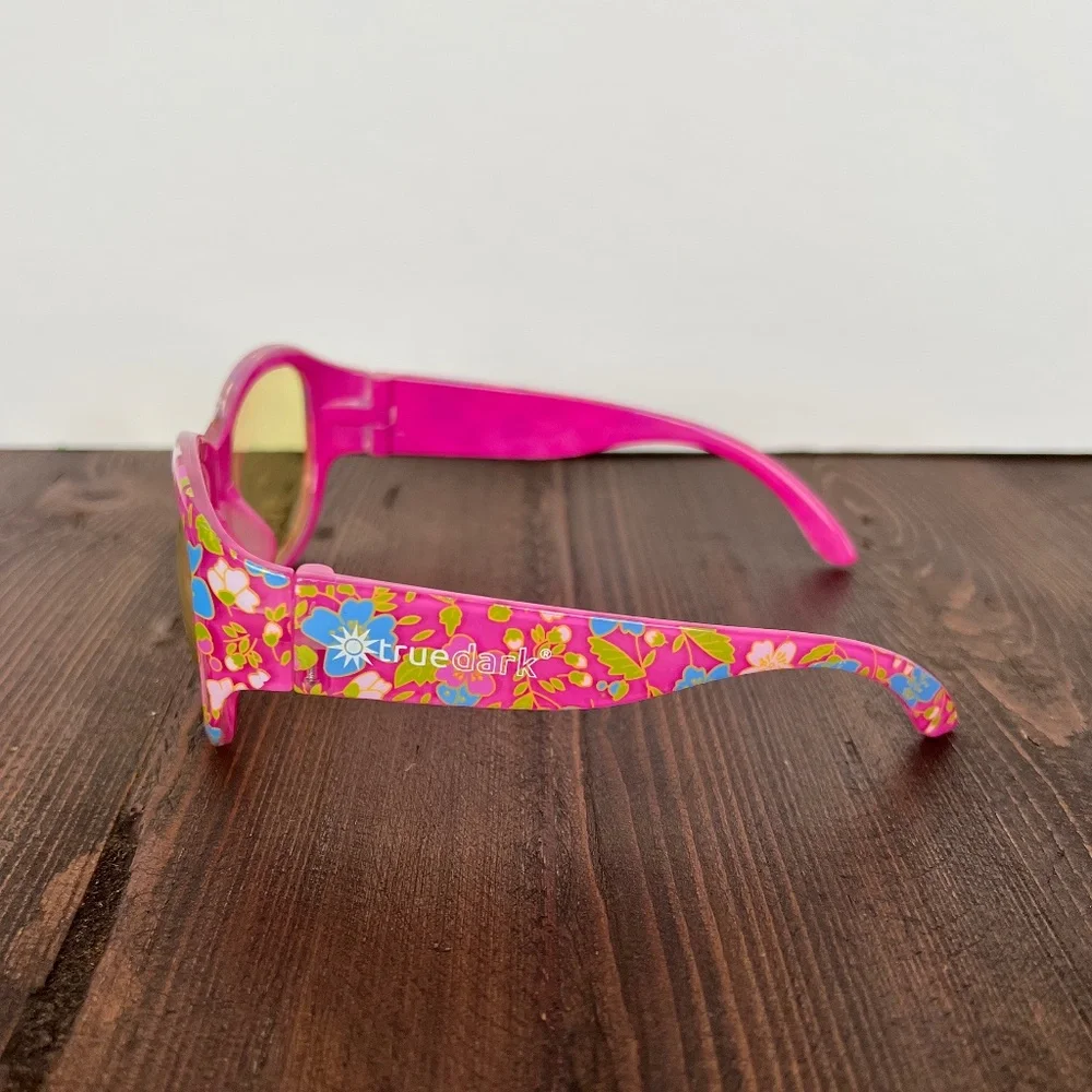 TrueDark Kids blue light blocking glasses.